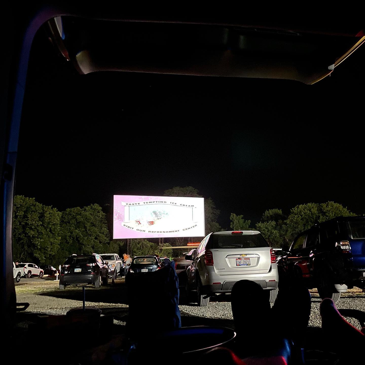 Sweet anticipation: those minutes between movies during a double feature. @holidayautotheatre